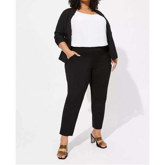 Torrid Pull-On Relaxed Taper Studio Luxe Ponte High-Rise Pant Black Sz 2R Office - Picture 1 of 9